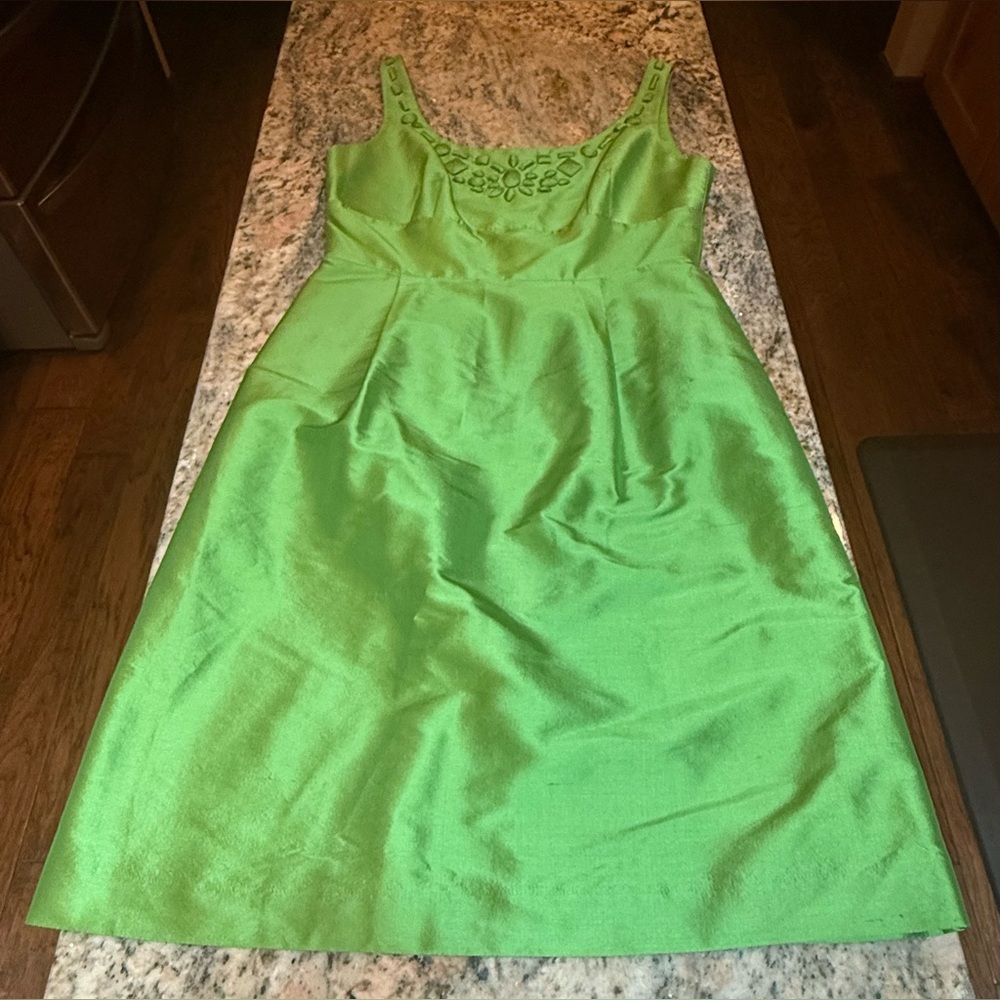 Tahari Vibrant Lime Dress. Size 4. 100% silk. Fully lined - Picture 10 of 13